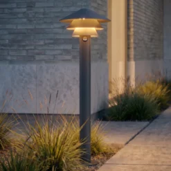 Lucande LED-Wegeleuchte Montaro, 110 cm, anthrazit, Sensor