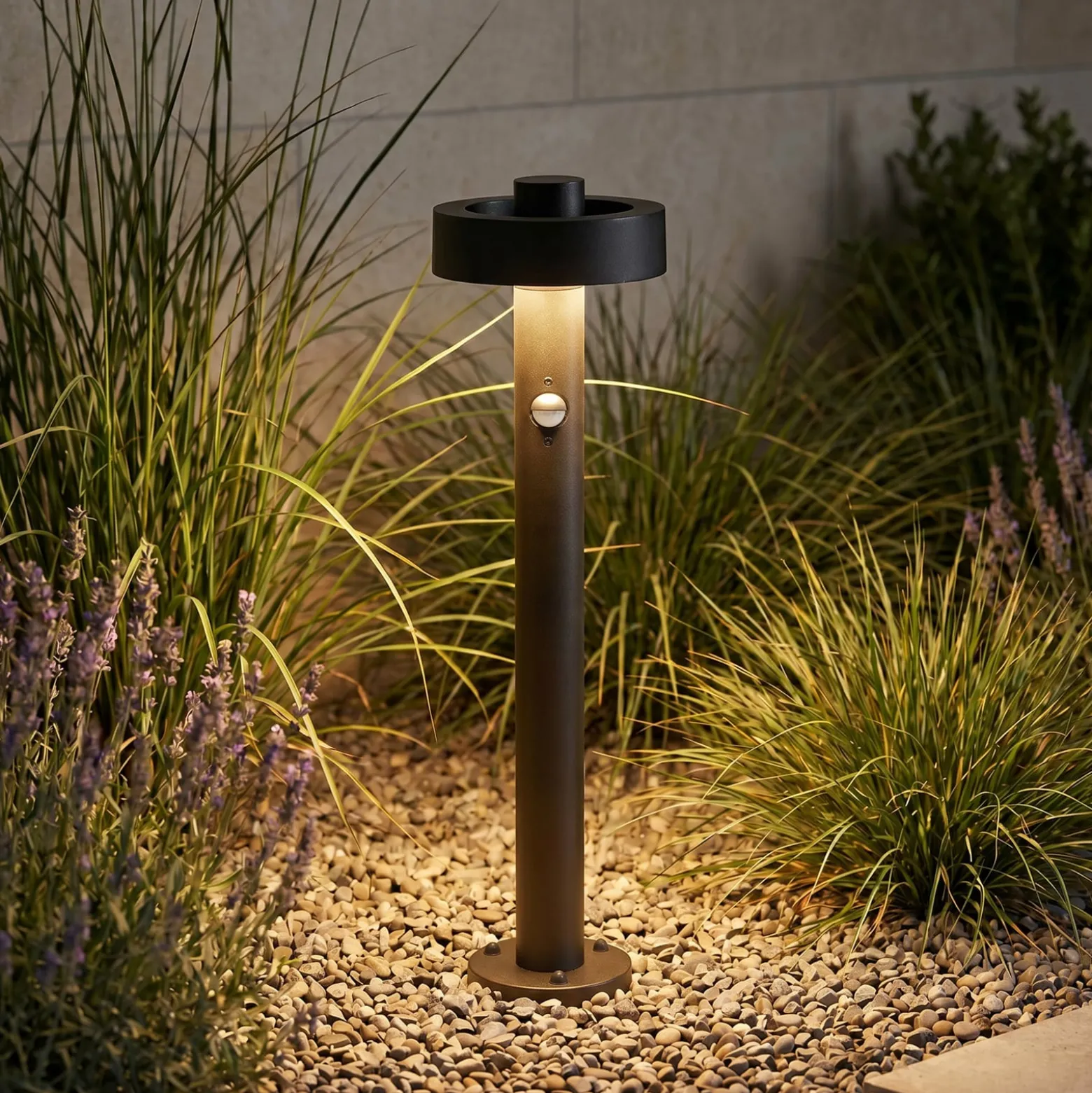 Lucande LED-Wegeleuchte Nirella, 60 cm, schwarz, CCT, Sensor