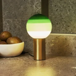 MARSET Tischlampe Dipping Light, Höhe 22 cm, grün/messing
