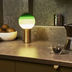 MARSET Tischlampe Dipping Light M, grün/messing