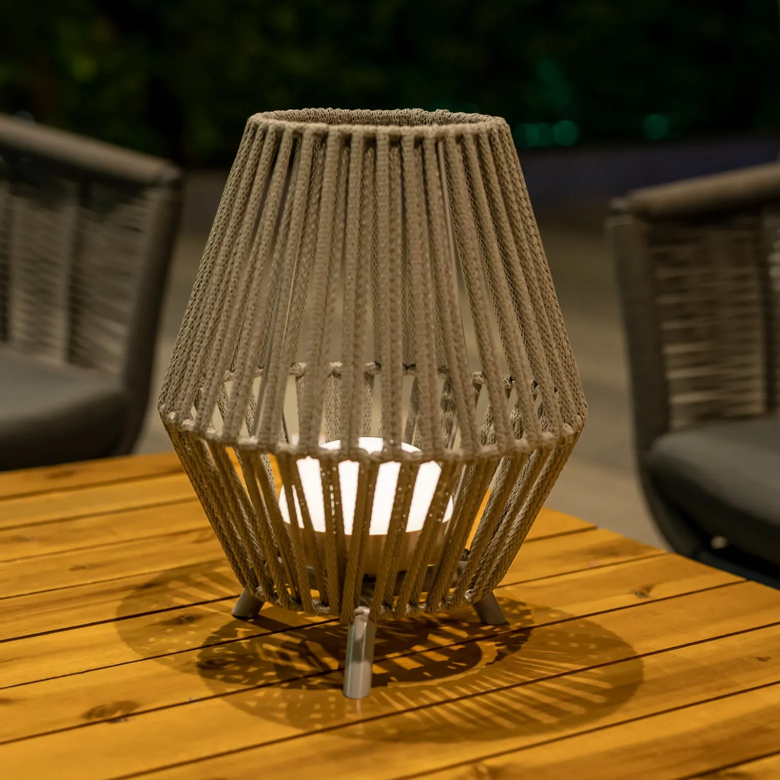 Newgarden Conta LED-Akku-Tischlampe taupe 32cm