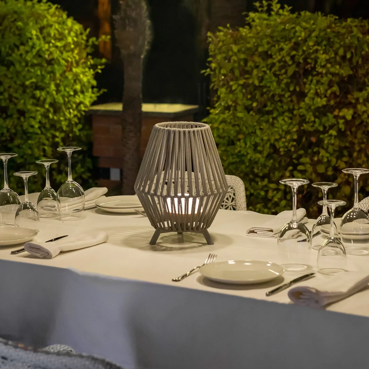 Newgarden Conta LED-Akku-Tischlampe taupe 32cm