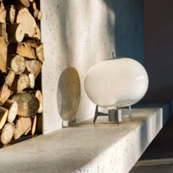 OLEV Antartic Designer-Tischleuchte opal/titan