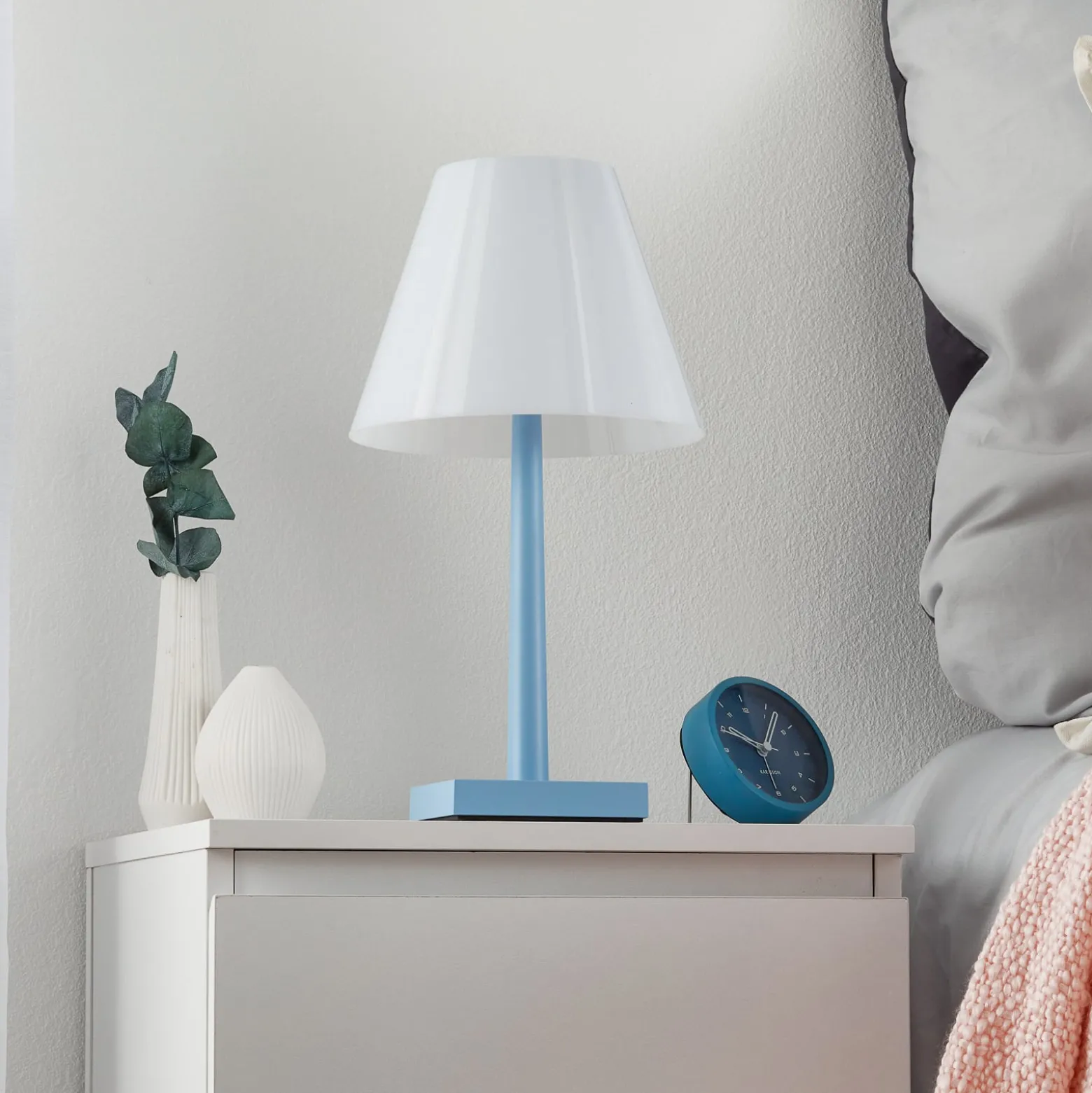 Rotaliana Dina+ T1 LED-Akkutischleuchte hellblau