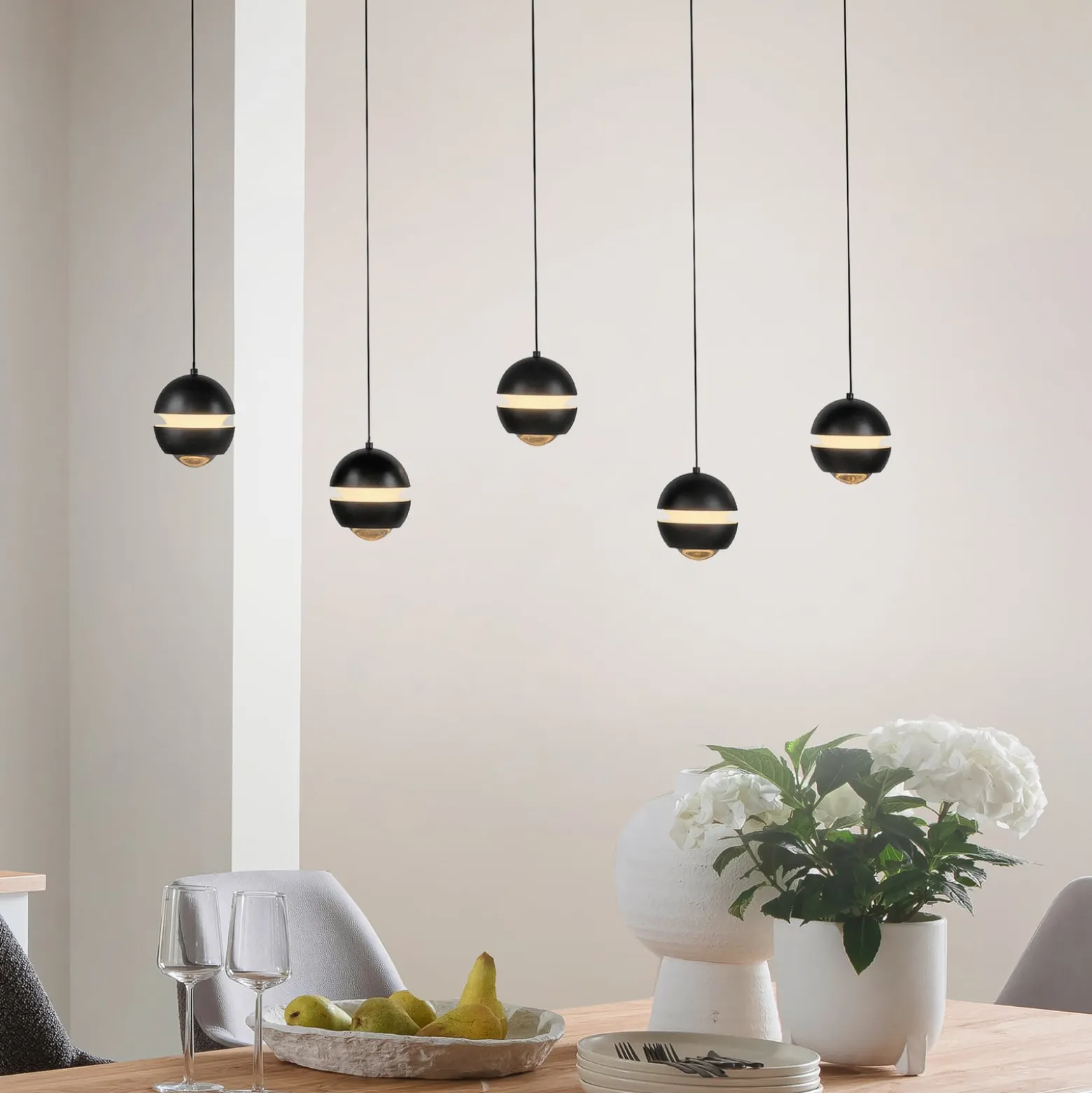 SCHÖNER WOHNEN LED-Hängelampe Lini schwarz 5-fl. lang 3.000K