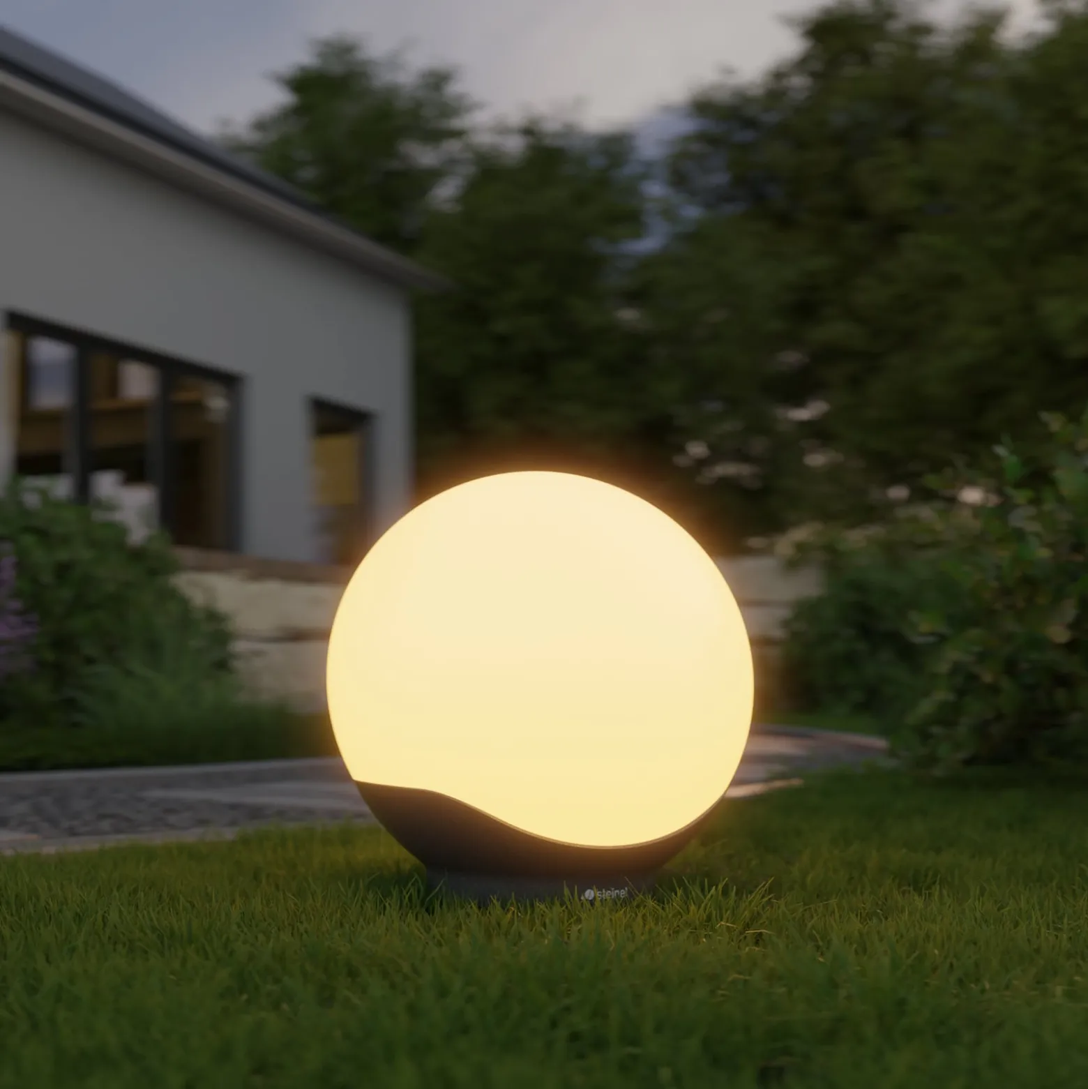 STEINEL LED-Kugellampe C, 40 cm, weiß/anthrazit, IP65, RGBWW