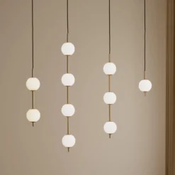 UMAGE LED-Hängeleuchte Audrey, messingfarben, 3-flg. Ø 12 cm