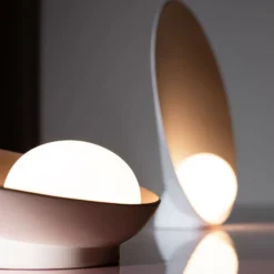 Vibia Musa 7402 LED-Tischleuchte liegend, taupe