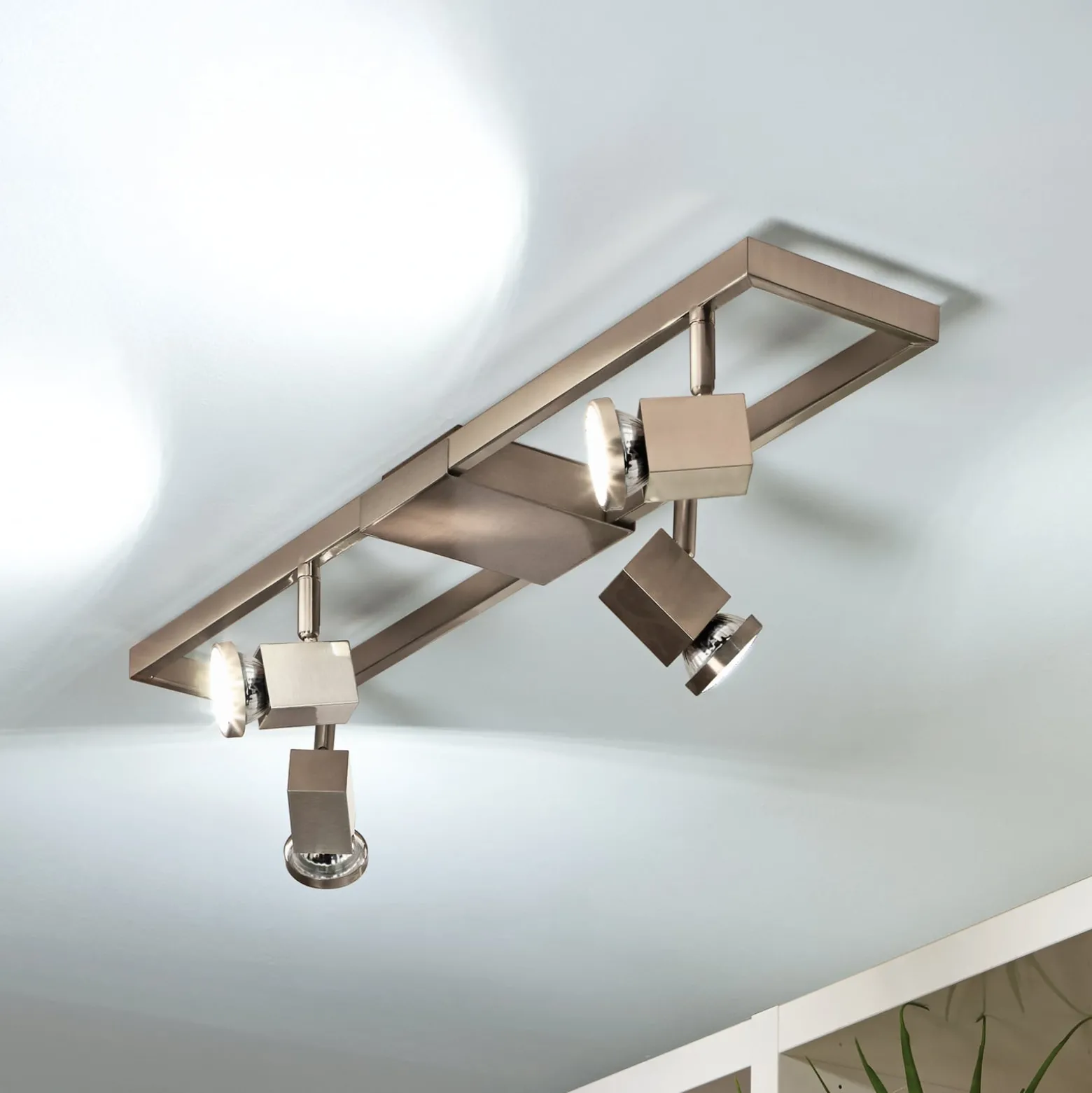 Vierflammiger LED-Deckenstrahler Zeraco