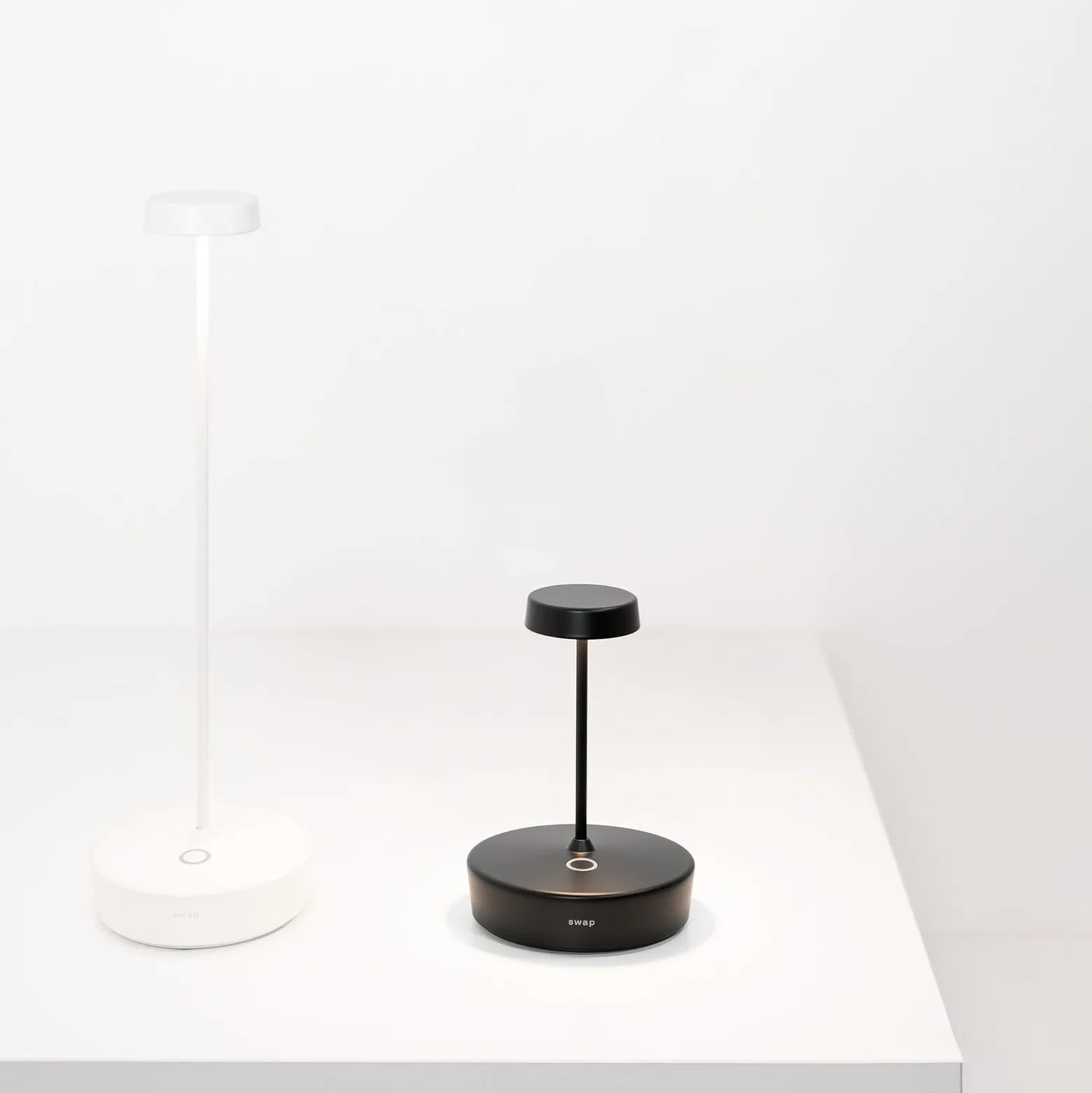 Zafferano LED-Akku-Tischlampe Swap mini, schwarz, 15 cm IP65